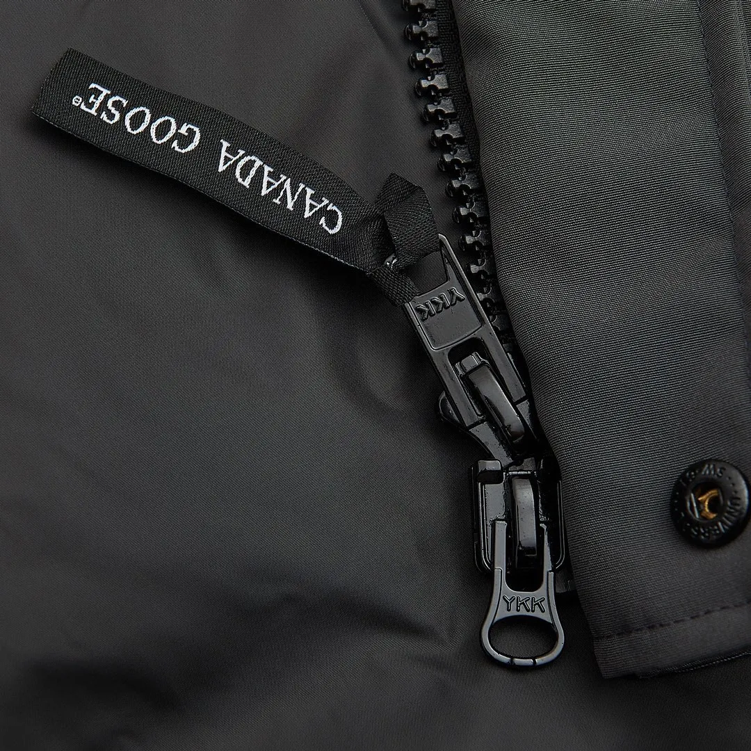 P360 Gray] Canada Goose Canada Goose #Freestyle Crew 4154M Men’s and Women’s Vest Down# ➖ Genuine synchronous anti-counterfeiting chip sensor! ➖ Imported Behringer embroidery machine to customize 10,000-needle embroidery logo! ➖ Imported 21-count polyester-cotton blended original fabric, using Feather-Light 10D waterproof coating fabric, made of 84.5% polyester fiber and 15.5% cotton, 100% the best feel in the entire network! ➖ The genuine official website uses the national standard 80 white duck down, and will never be misled by false claims such as 90 down or goose down! ➖ 100% nylon nylon lining with double double-layer sealing design to prevent velvet from running away. Top-grade polar fleece is used in the collar and pockets to keep warm and comfortable! ➖ Yoshida YKK provides original custom-made electroplated sliders. YKK two-way lockable zippers are tight and smooth and will not peel off paint! ➖ 3M composite original Velcro is durable, and all accessories and hardware are disassembled and customized! ⛔No slander, no exaggeration, no need for too much copywriting, because it is focused, it is professional!  SIZE: XS S M L XL XXL